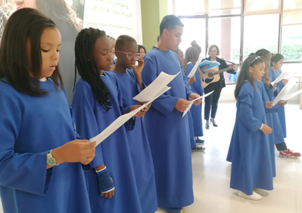 Visita a las Misioneras de África con el coro de Virgen de Belén