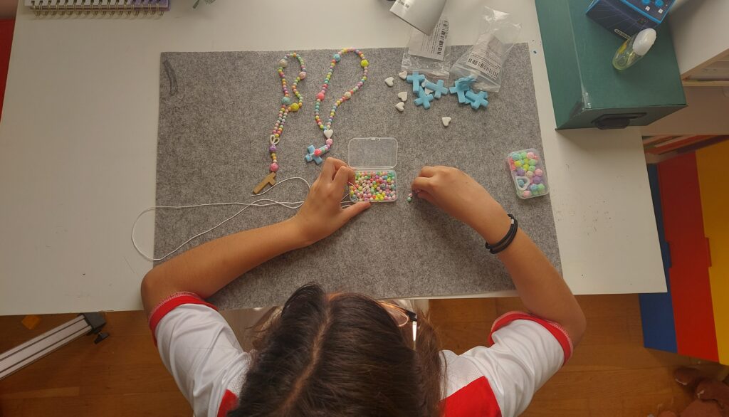 Vera, pequeña voluntaria misionera